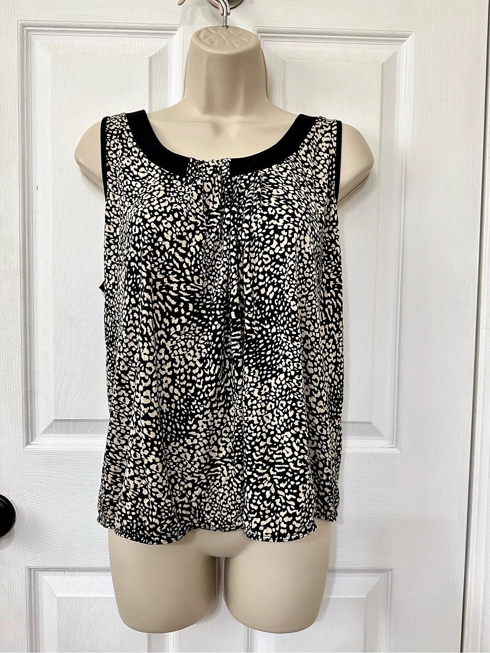 LOFT Animal Print Sleeveless Blouse Black Cream Scoop Neck Size LP